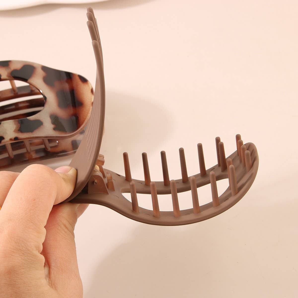 Oval Flat Hair Clip for Women, Strong Grip Clamp